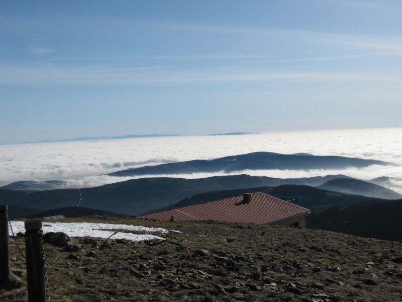 2009-11-01 Snezka (10) view from summit into CR